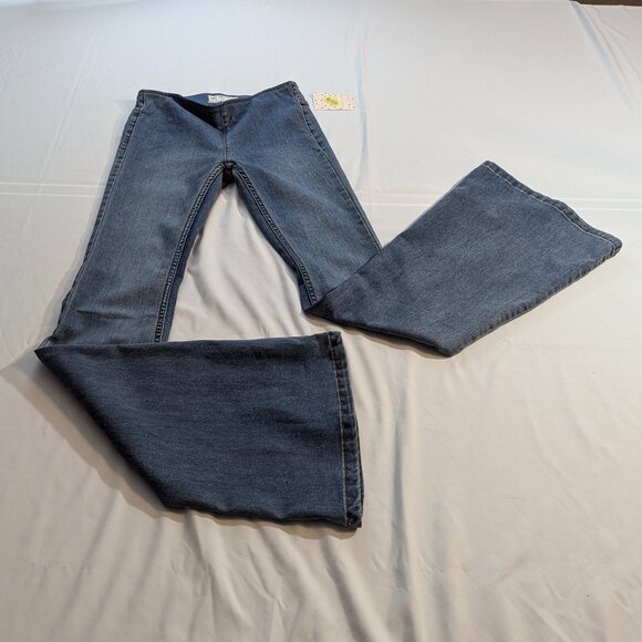 NWT Free People Size 25 Pull On Flare Legged Jeans - Picture 1 of 15